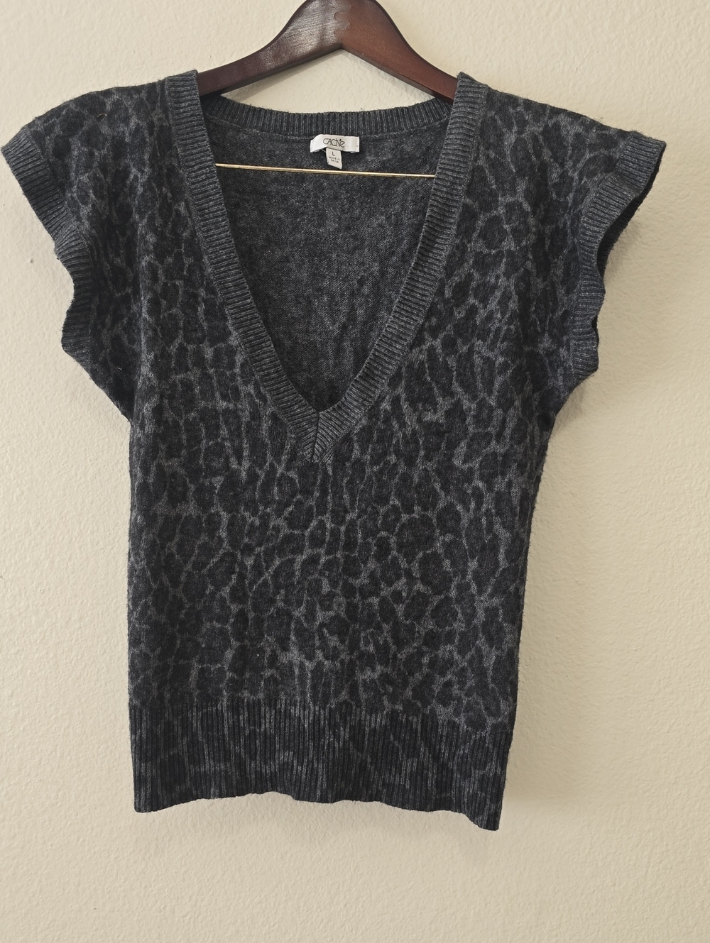Caché V-Neck Cap Sleeve Sweater in‎ Heather Grey L